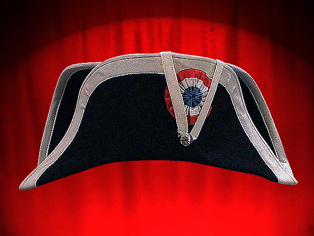CHAPEAU ANCIEN BICORNE GENDARME 1830