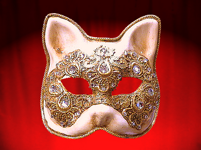 MASQUE CHAT MACRAME ET STRASS